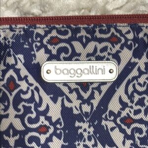 Baggallini wristlet - EUC